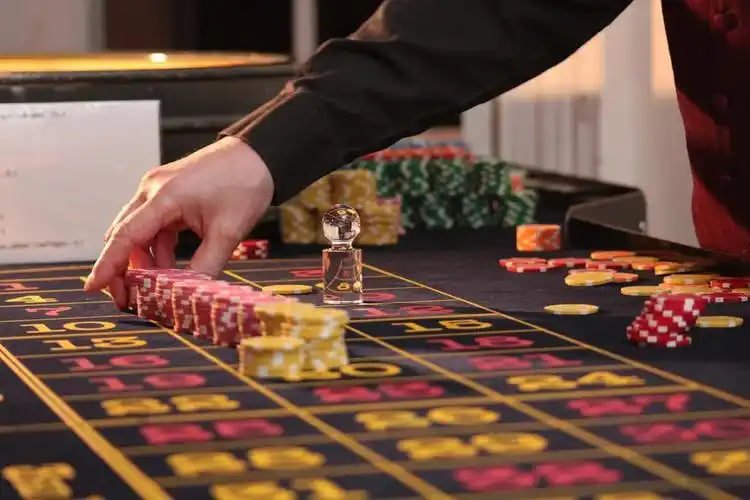 Filipino player enjoying 790pub sports betting and casino games on mobile